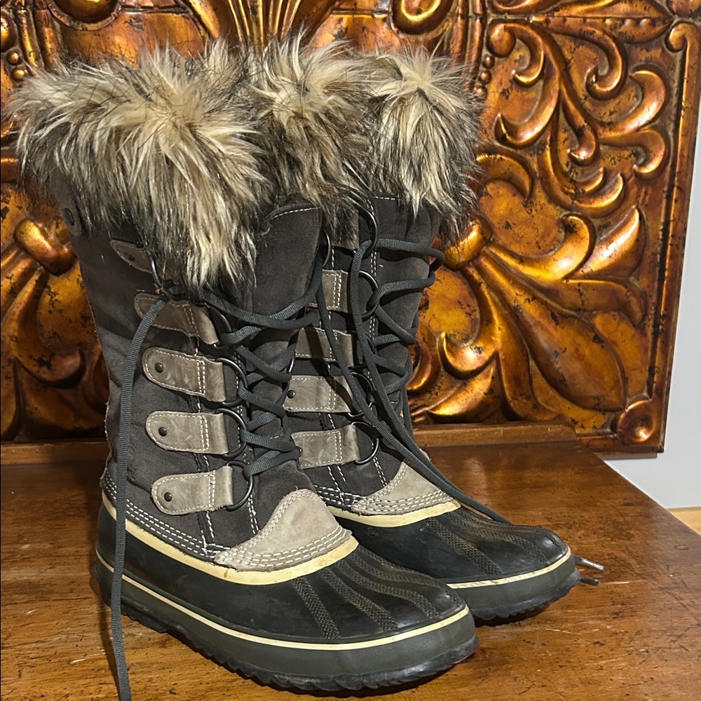 Sorel Black and Tan Fur-Lined Winter Boots
